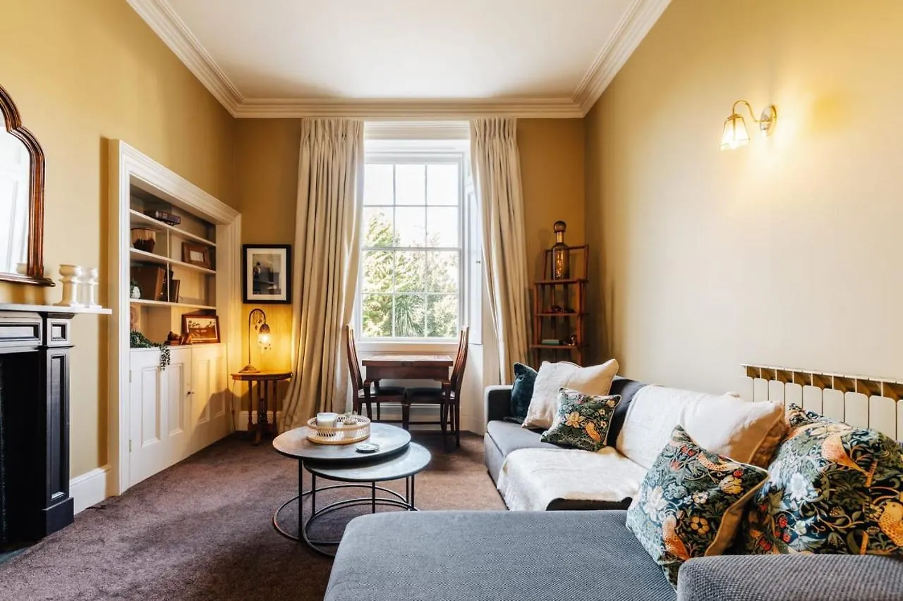 Central Townhouse With Garden & Free Parking Bath 0*,  United Kingdom