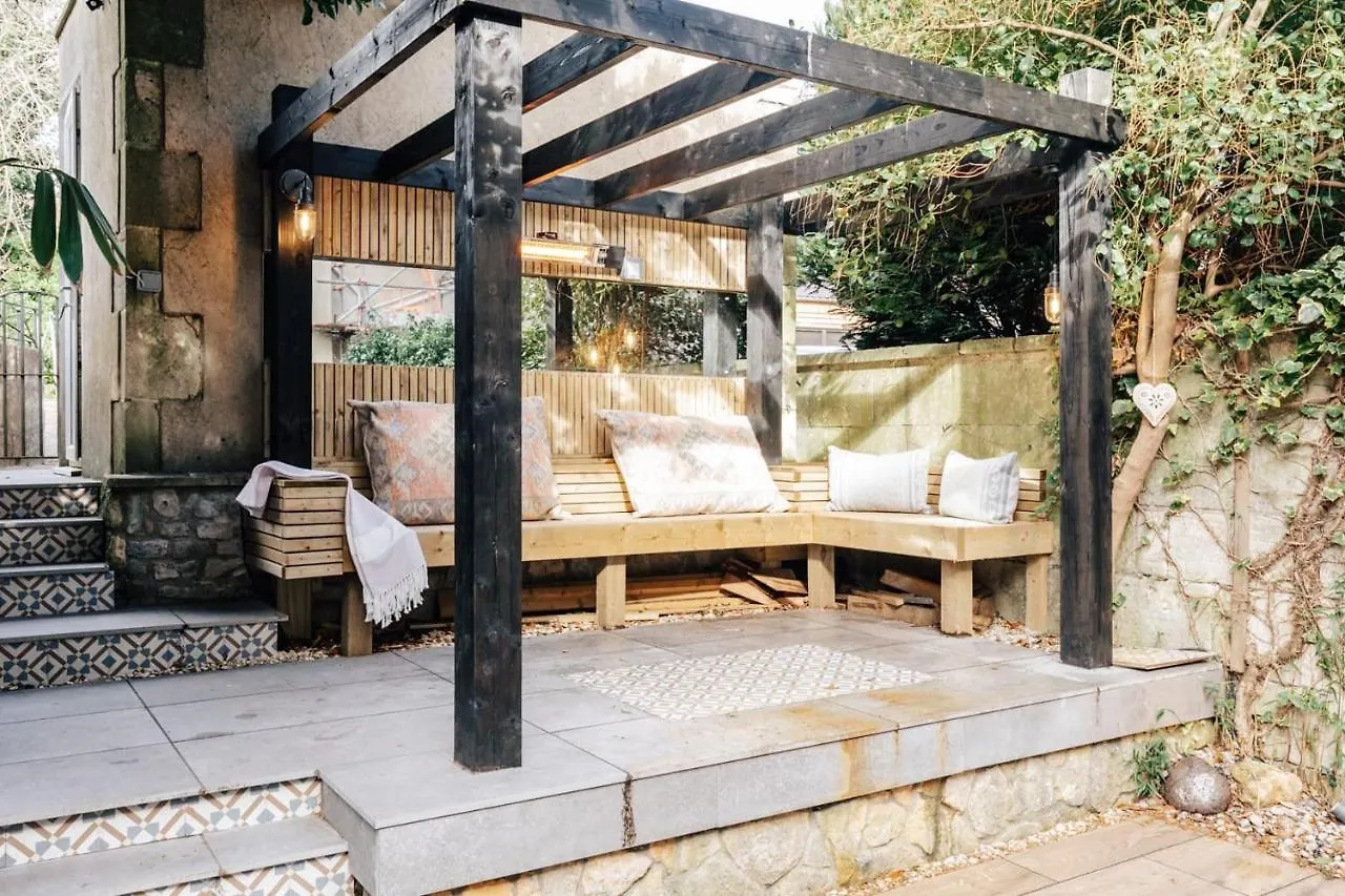 Holiday home Central Townhouse With Garden & Free Parking Bath
