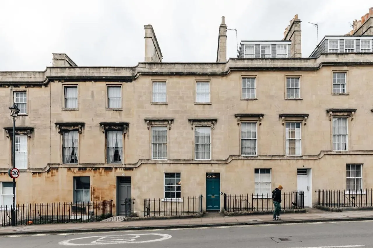 Central Townhouse With Garden & Free Parking Bath