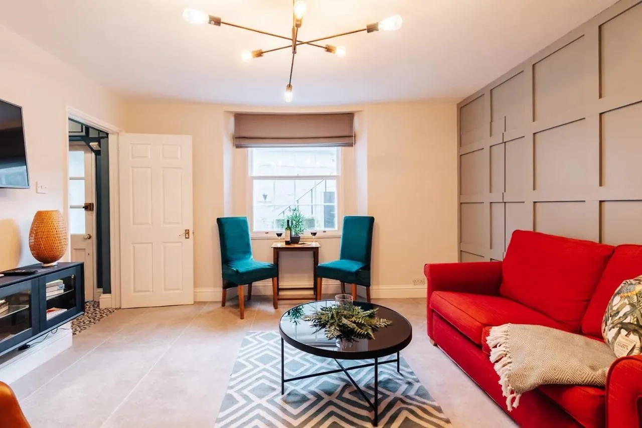 Holiday home Central Townhouse With Garden & Free Parking Bath